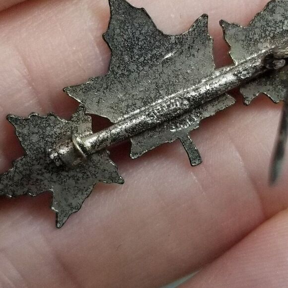 Vintage Cobalt Canada Maple Leaf Brooch, Engraved Etched Silver Tone, Estate - Picture 4 of 8